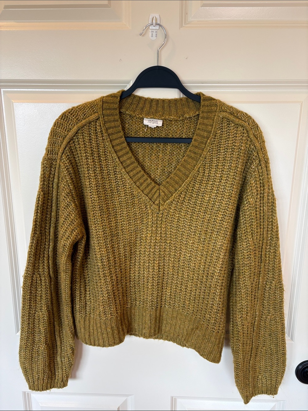 Anna (A New Approach) V-Neck Sweater (M)